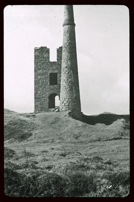 Cornwall (Land`s End Halbinsel): Aufgegebene Zinnmine (Dampfmaschinen-Haus), Foto Hösli