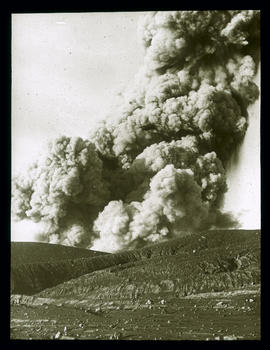 Explosionen im Krater des Smeroe in Java