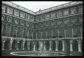 Hampton Court: Renaissance-Hof, 17. Jahrhundert