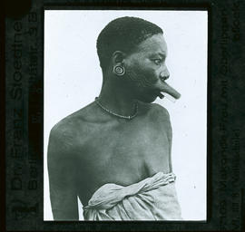 Makonde-Frau mit Oberlippenpflock