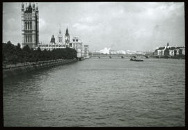 Themse mit Parlamentsgebäude: London