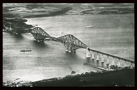 Der Firth of Forth mit Eisenbahnbrücke