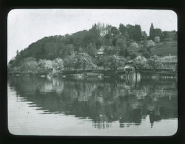 Bei Mannenbach: Blick vom See gegen Schloss Arenenberg, Phot. J. Gaberell