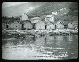 Fischerhütten bei Ytterdal von Norden: Südseite des Norddalsfjord