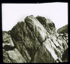 Karren an einem Block des Bergsturzes von Schwarenbach