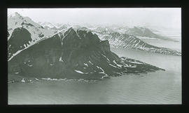 Spitzbergen: Alkhorn mit Imerhafen und Nordfjord von Südwesten, 600 Meter