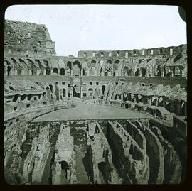 Rom: Innenansicht des Colosseums