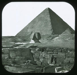 Gizeh: Cheopspyramide mit Sphinx und Gräbern