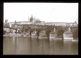 Prag: Karlsbrücke mit Hradschin