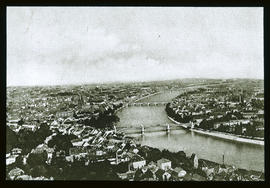 Basel und Kleinbasel mit den Rheinbrücken von Westen