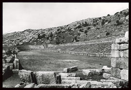 Delphi: Stadion von Osten