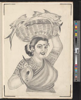 [Indische Frau in Sari mit einem Korb voller Fische auf Kopf]